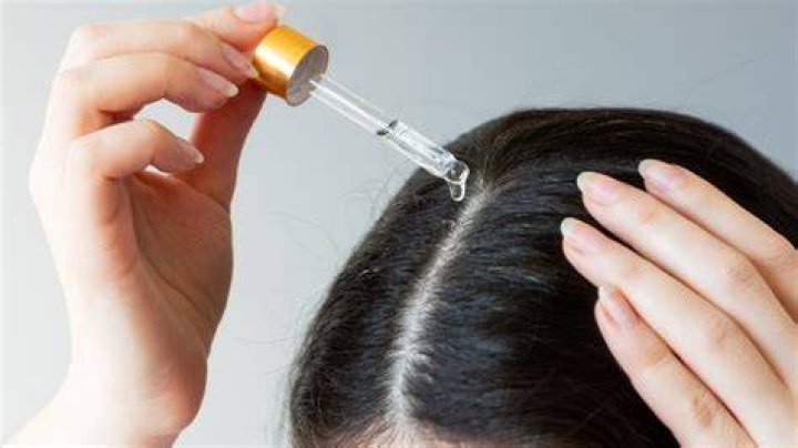 Can you put jojoba oil on your scalp?