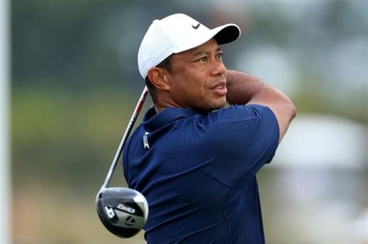 Does Tiger Woods use a hybrid?