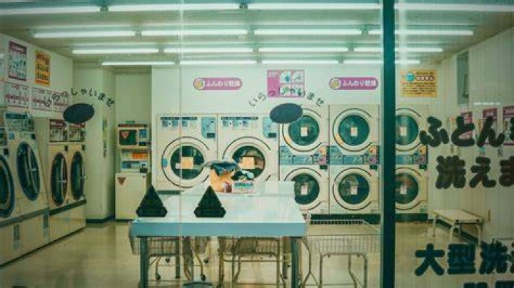 How do the Japanese use coin laundry?