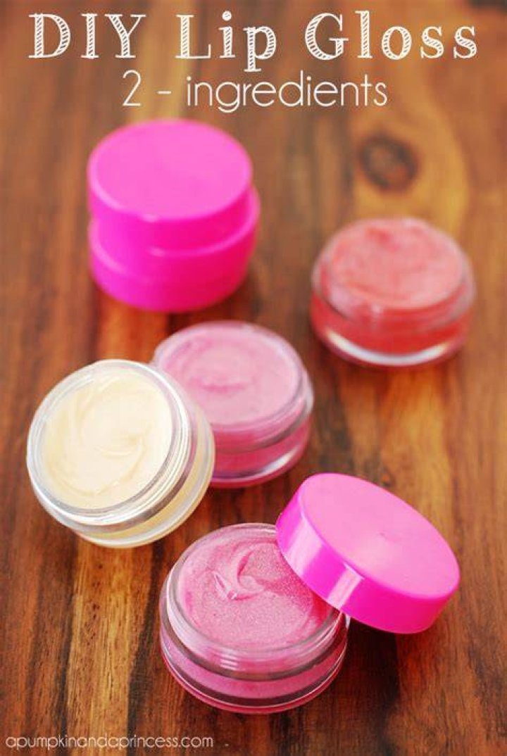 How do you make homemade lip oil?