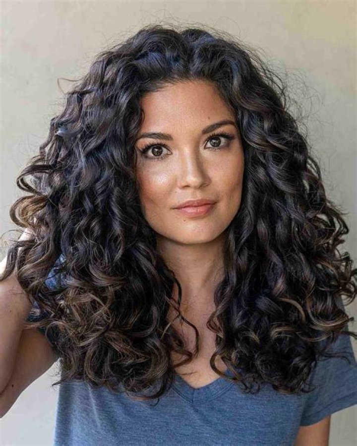 Is curly hair popular in 2021?