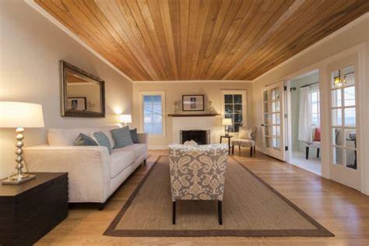 Should wood floors and wood ceilings match?